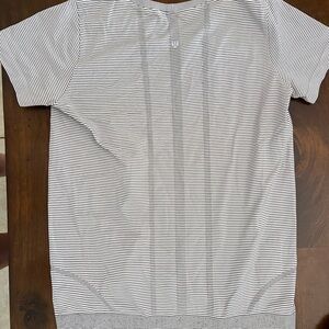 Size 8 Lululemon Swiftly tech tee